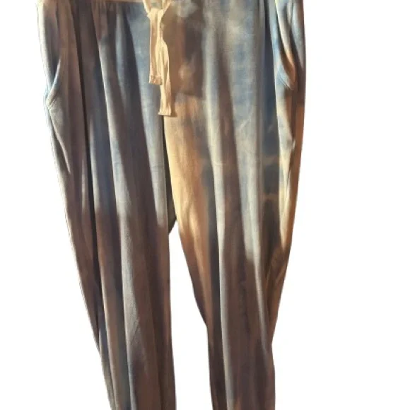 True Craft Sky Blue and white tie-dyed Hoodie and matching jogger pants - XL - Picture 5 of 6
